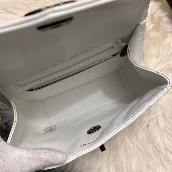 Vintage Chanel black and white resin chain lambskin handle chain bag - Picture 7 of 8